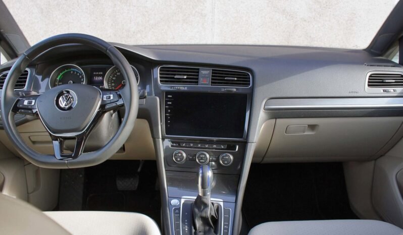 
								VOLKSWAGEN e-Golf full									