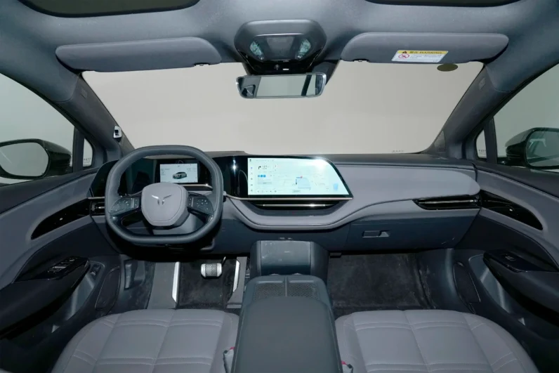
								Hongqi EH7 full									