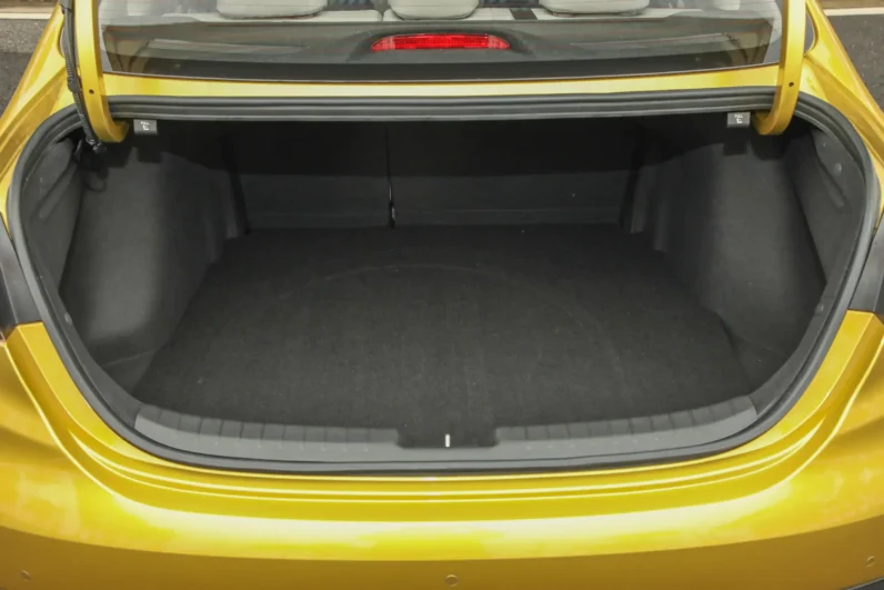 
								Kia K3 full									
