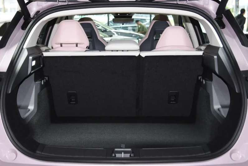 
								Lynk & Co 06 EM-P full									
