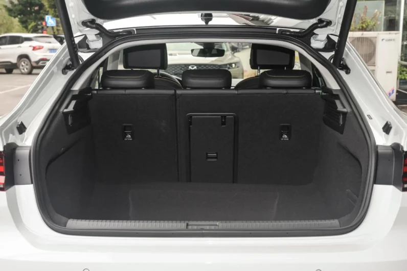 
								Volkswagen Arteon full									