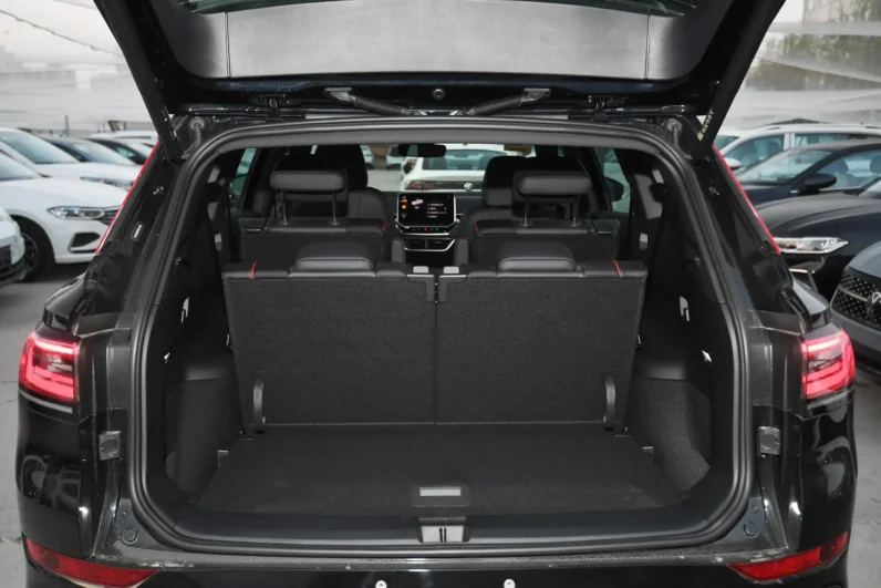 
								Volkswagen ID.6 X full									