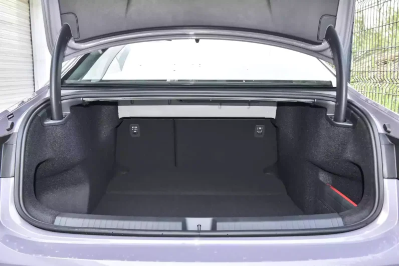 
								Volkswagen Passat full									