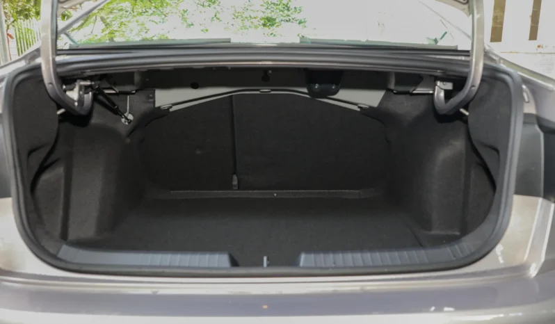 
								Volkswagen Sagitar full									