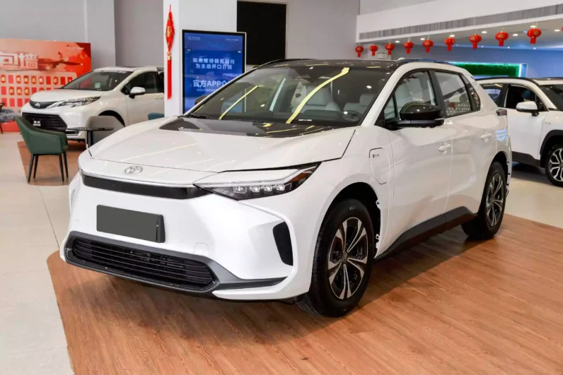 
								Toyota bZ4X full									