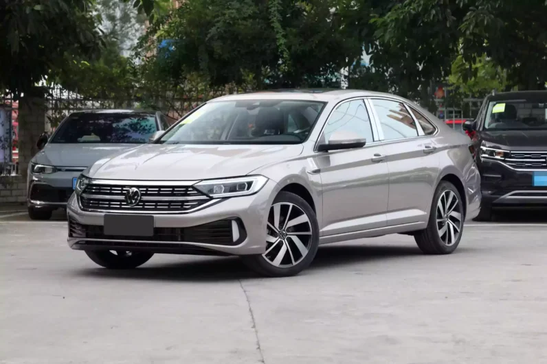 
								Volkswagen Sagitar full									
