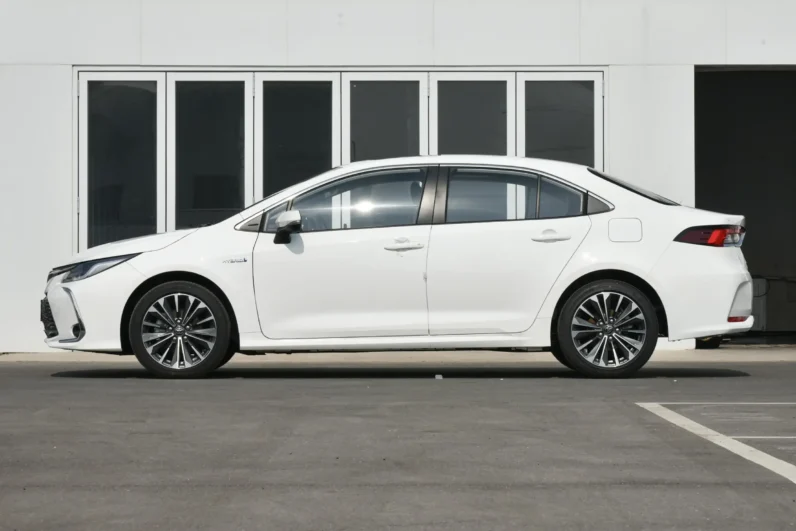 
								Toyota Corolla full									