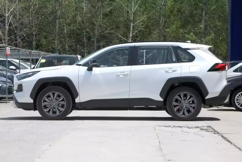 
								Toyota RAV4 full									