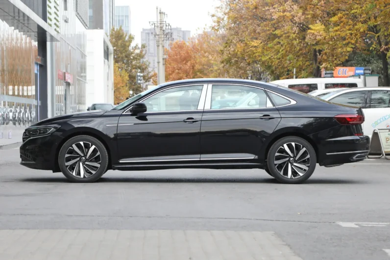 
								Volkswagen Passat 2024 full									