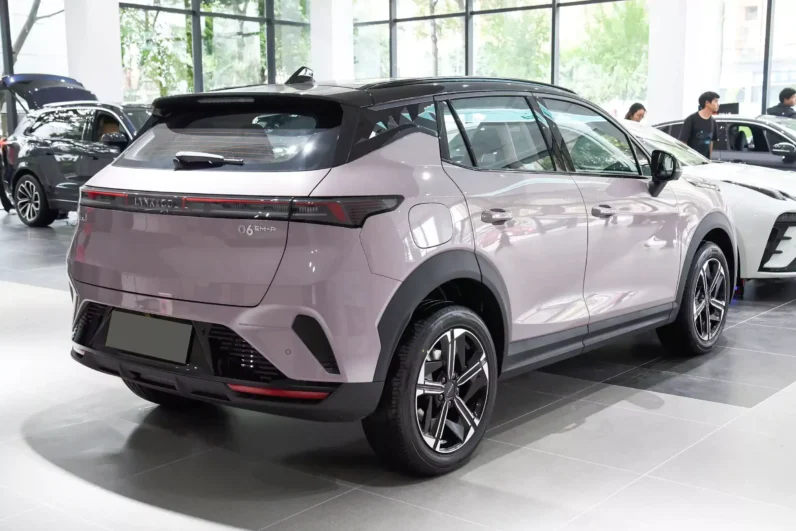 
								Lynk & Co 06 EM-P full									