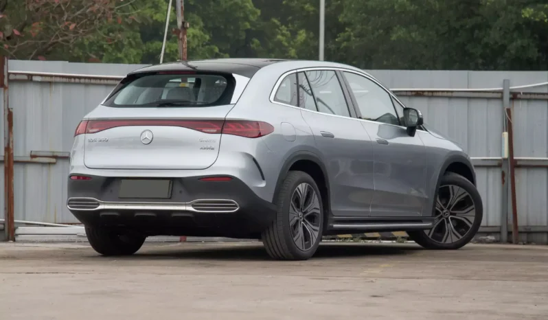 
								Mercedes-Benz EQE SUV full									