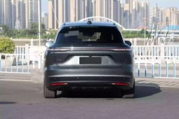 NIO ES8
