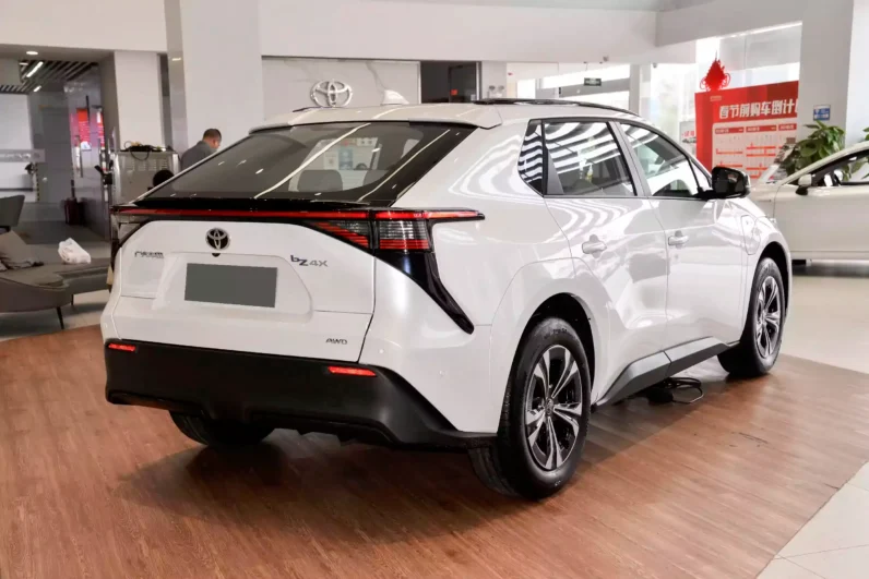 
								Toyota bZ4X full									