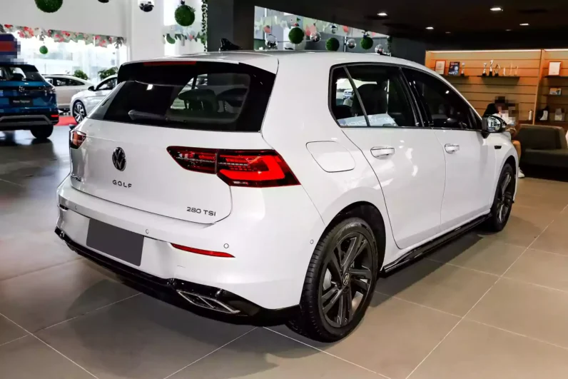 
								Volkswagen Golf 2024 full									