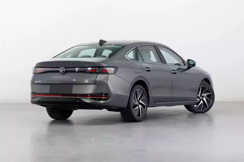 
								Volkswagen Magotan full									