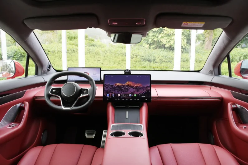 
								Luxeed R7 full									