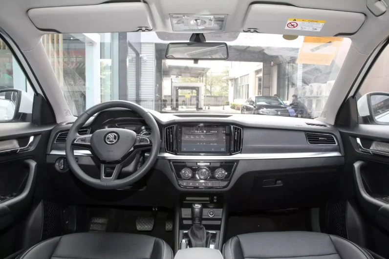 
								Škoda KAMIQ full									