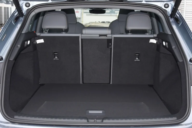 
								Audi Q4 e-tron full									