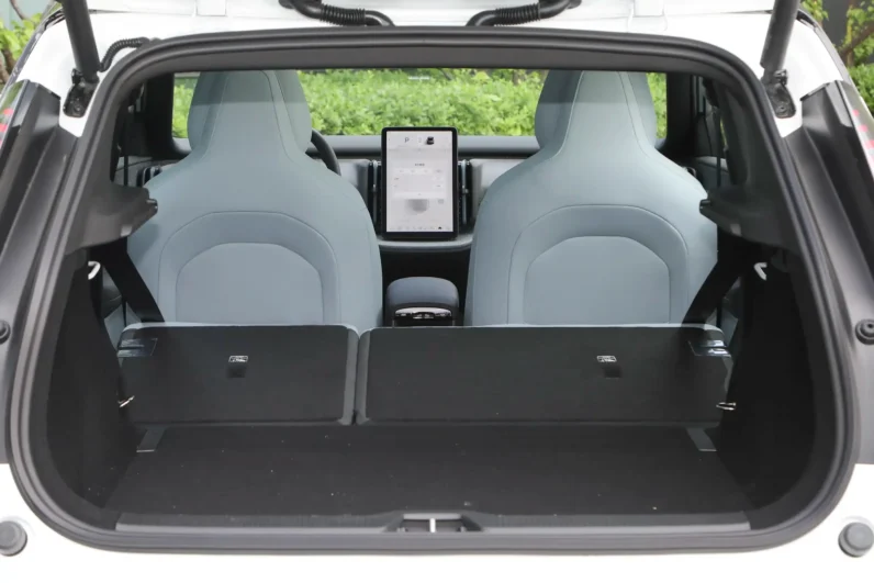
								Volvo EX30 full									