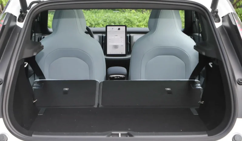 
								Volvo EX30 full									