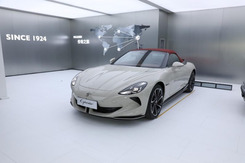 
								MG Cyberster full									