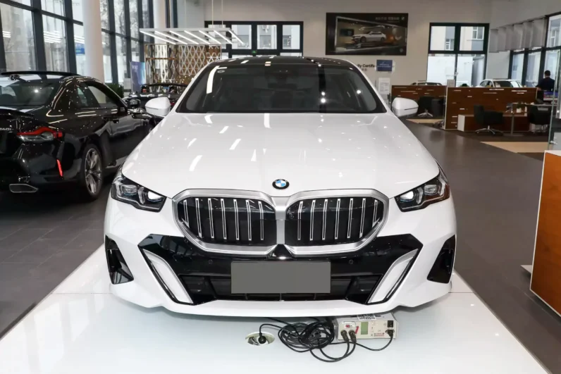 Imgi 4 BMW 5 Series 530Li 2024 appearance