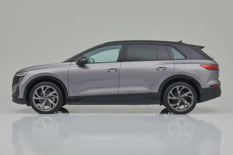 
								Audi Q5 e-tron full									