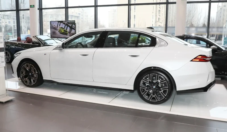 
								BMW 5 Series full									