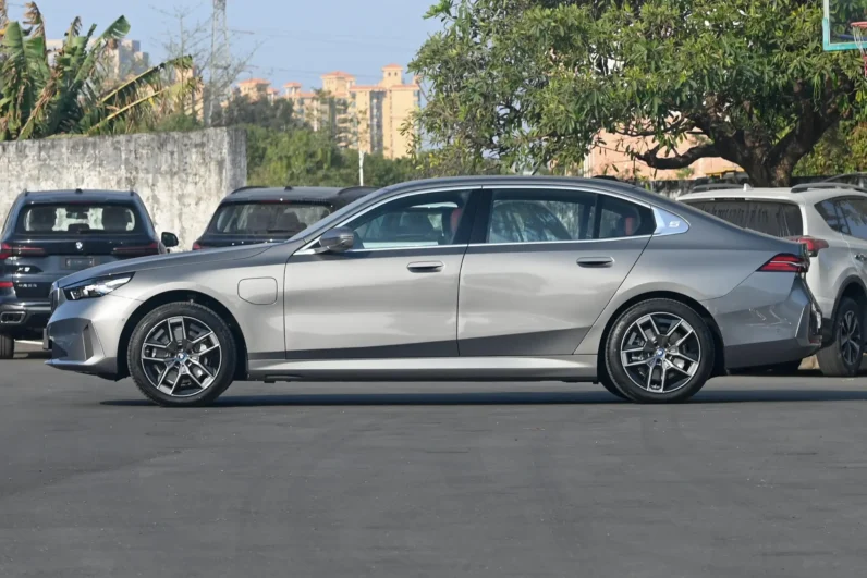 
								BMW i5 full									