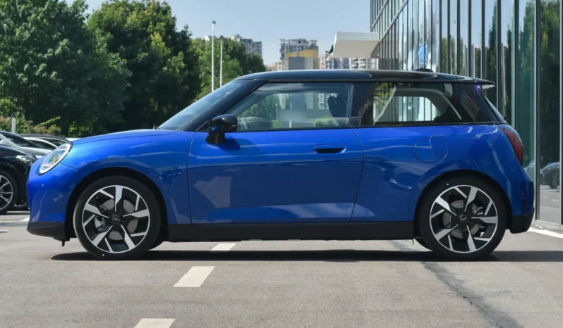 
								MINI Cooper EV full									
