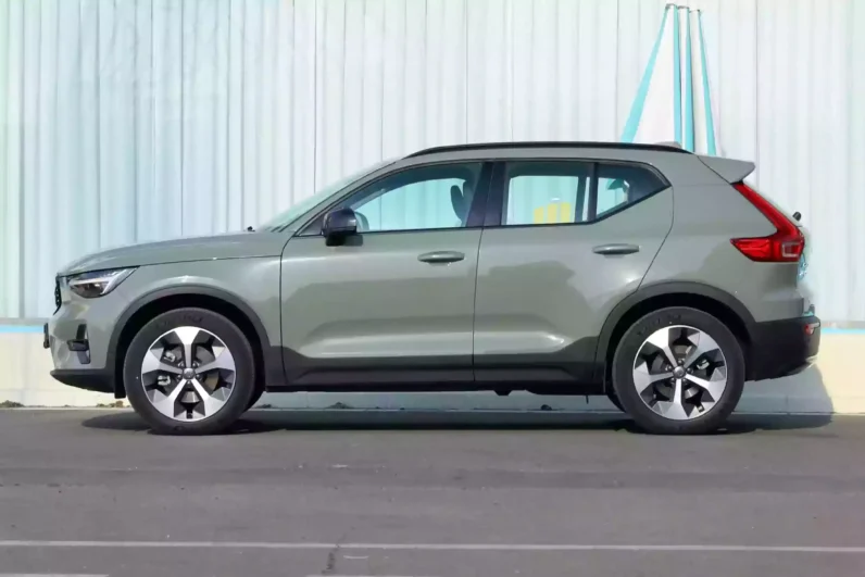 
								Volvo XC40 full									
