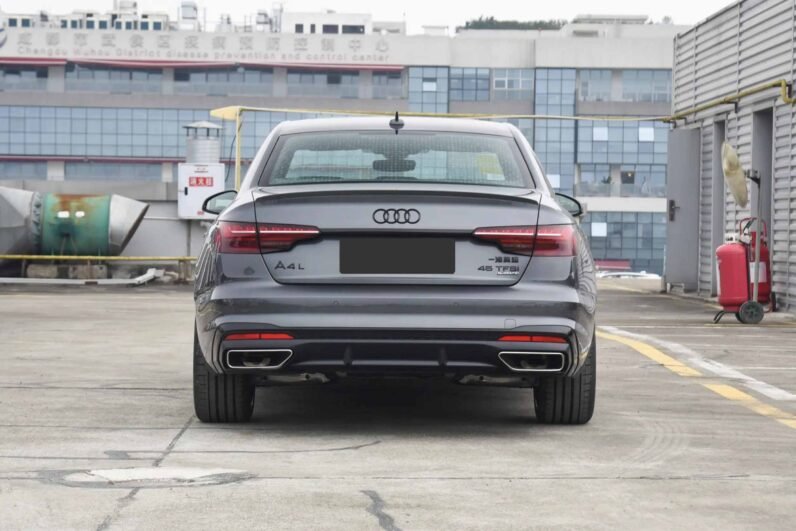 
								Audi A4L full									