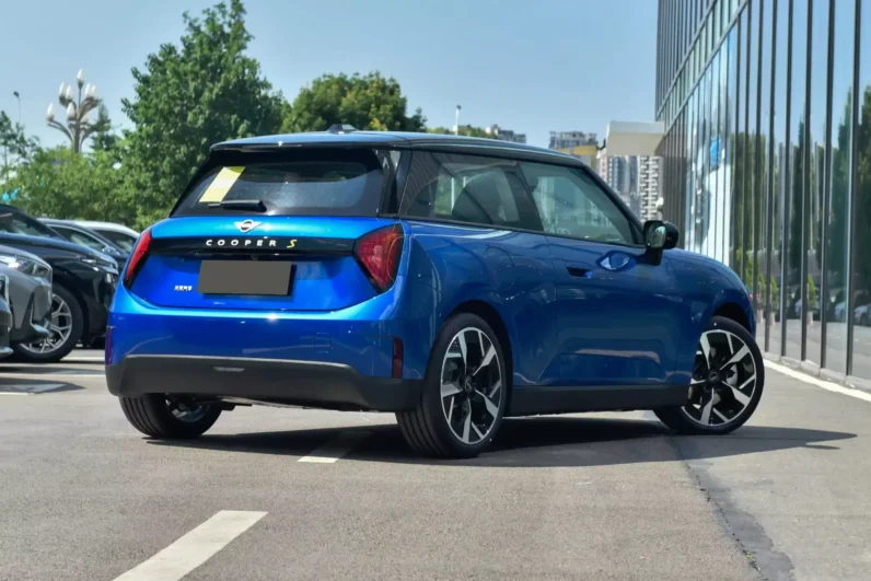 
								MINI Cooper EV full									