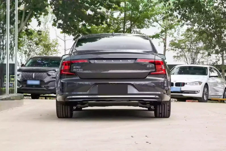 
								Volvo S90 full									
