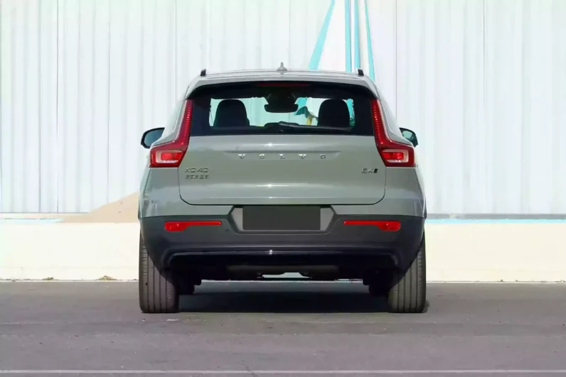 
								Volvo XC40 full									