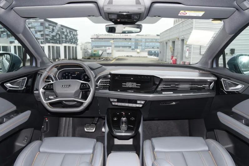 
								Audi Q4 e-tron full									