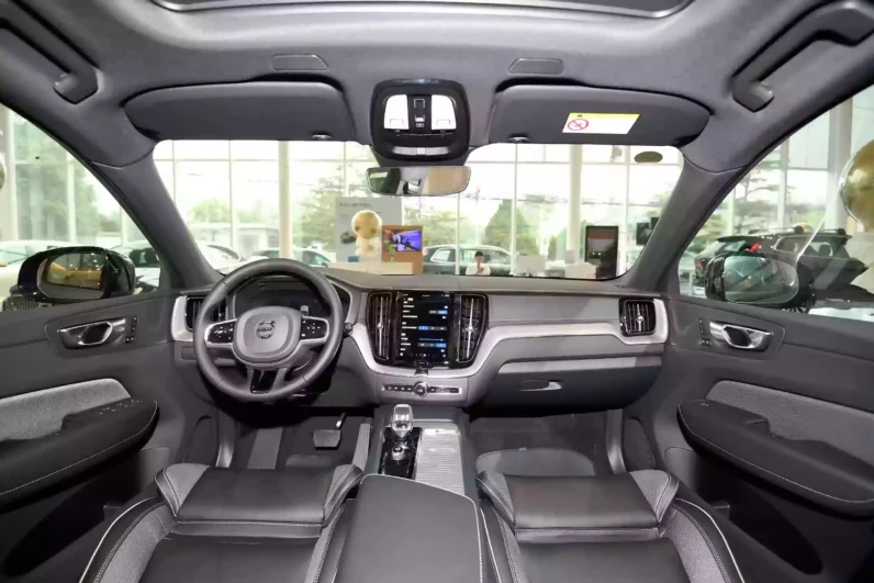 
								Volvo XC60 full									